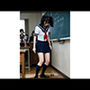 黒板の前でおもらし（セーラー服）